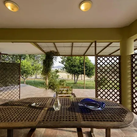 阿纳斯塔西娅旅馆 *